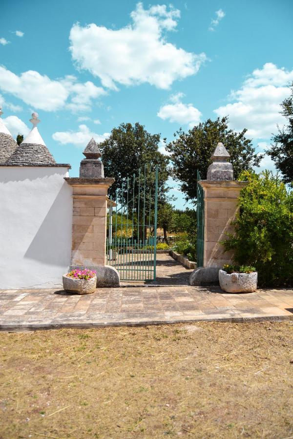 Trulli sul vignale in Masseria Santalachicca Martina Franca Esterno foto