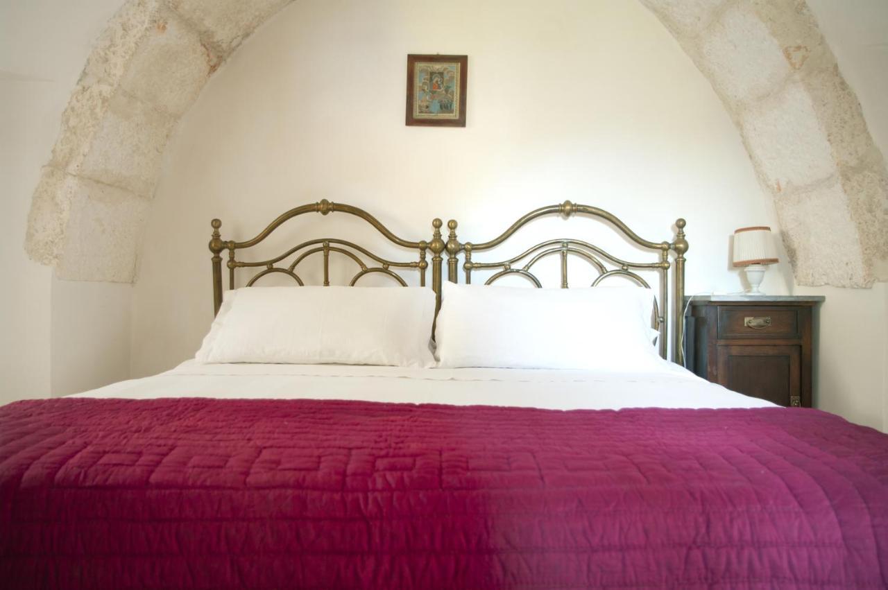 Trulli sul vignale in Masseria Santalachicca Martina Franca Esterno foto