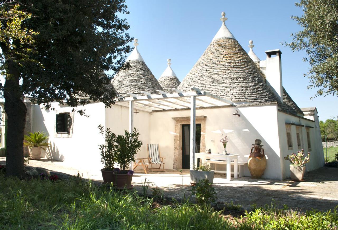Trulli sul vignale in Masseria Santalachicca Martina Franca Esterno foto