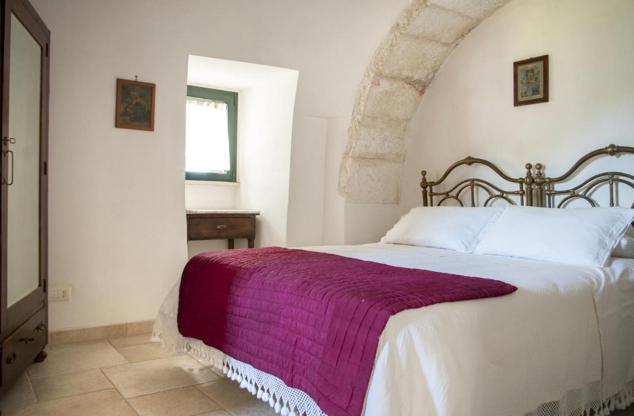 Trulli sul vignale in Masseria Santalachicca Martina Franca Esterno foto