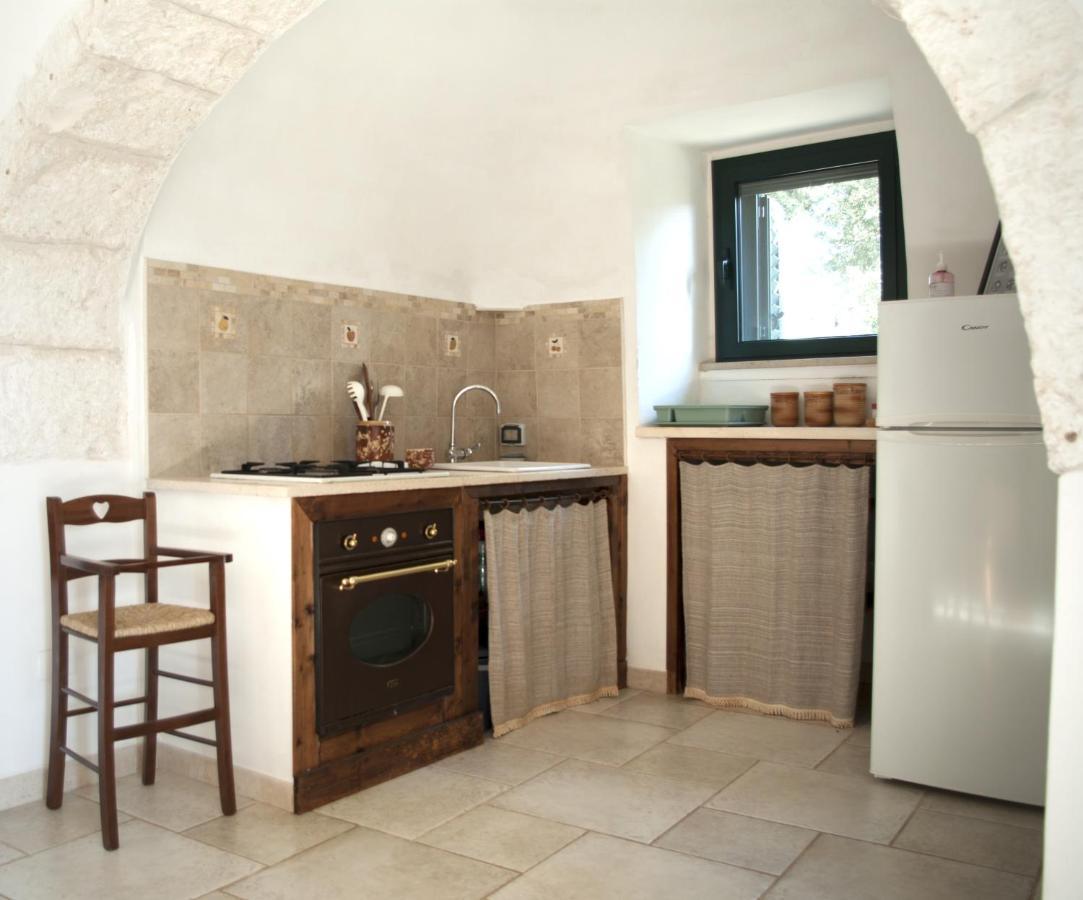 Trulli sul vignale in Masseria Santalachicca Martina Franca Esterno foto