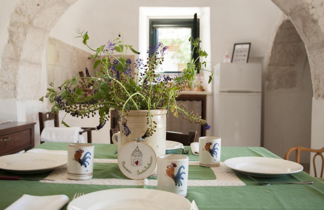 Trulli sul vignale in Masseria Santalachicca Martina Franca Esterno foto