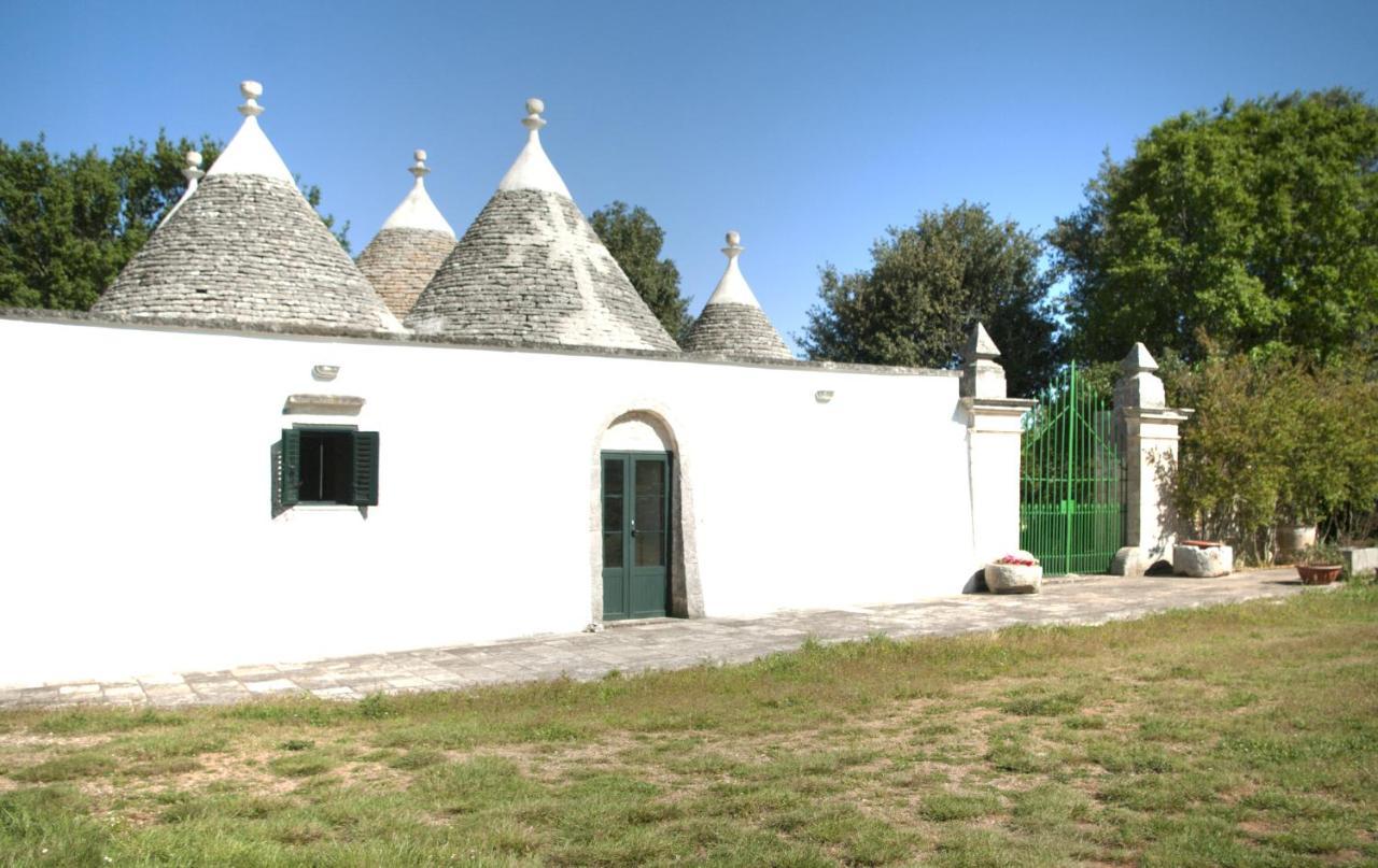 Trulli sul vignale in Masseria Santalachicca Martina Franca Esterno foto