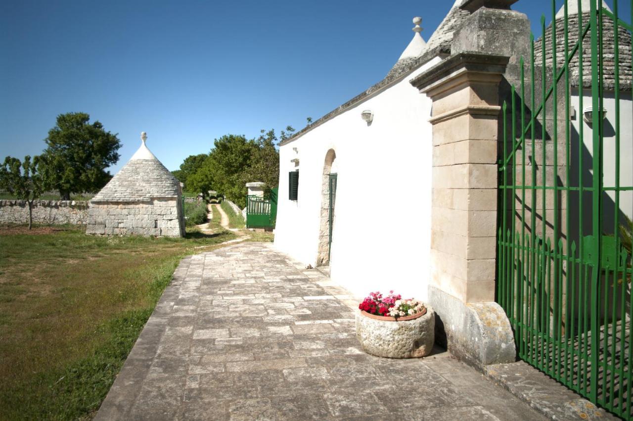 Trulli sul vignale in Masseria Santalachicca Martina Franca Esterno foto