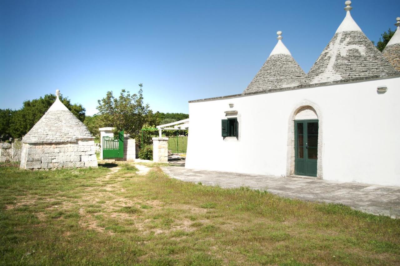 Trulli sul vignale in Masseria Santalachicca Martina Franca Esterno foto