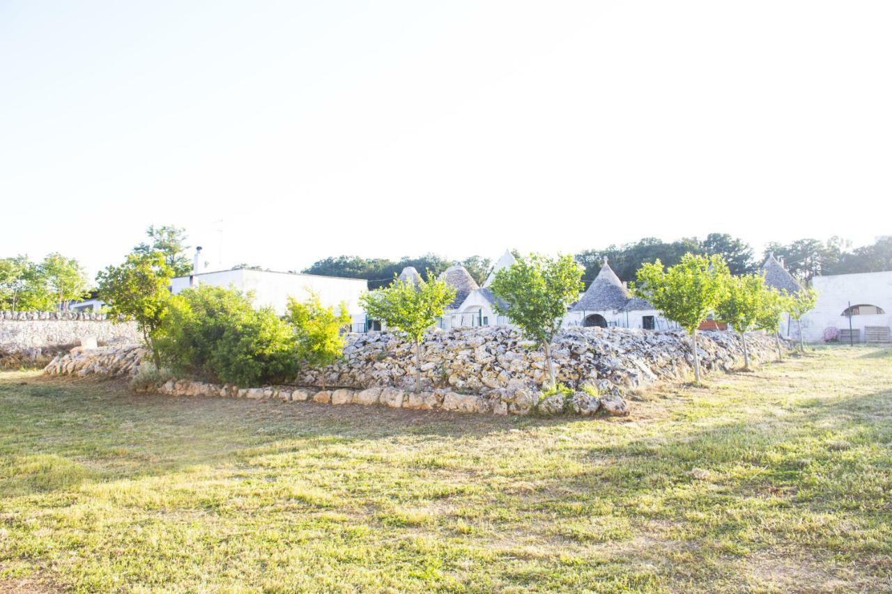 Trulli sul vignale in Masseria Santalachicca Martina Franca Esterno foto